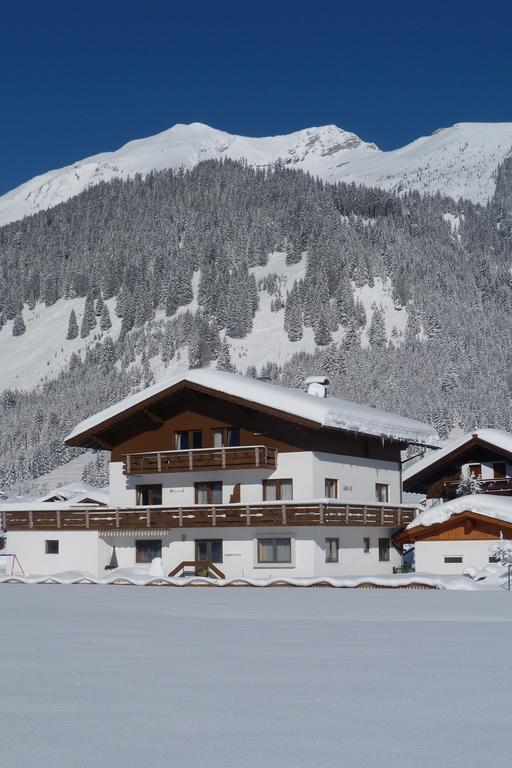 Haus Enzian Apartment Lermoos Bagian luar foto