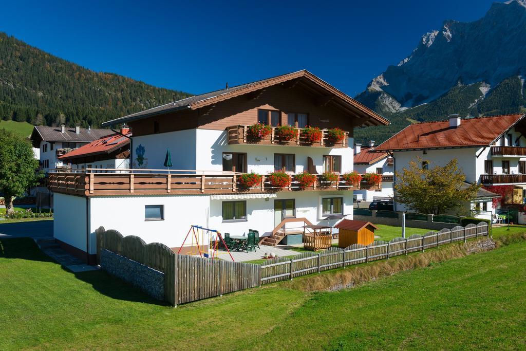 Haus Enzian Apartment Lermoos Bagian luar foto